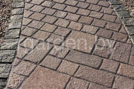 Брусчатка из плитняка Лемезит бордо колотая для мощения