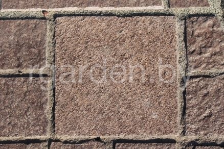 Брусчатка из плитняка Лемезит бордо пиленая для мощения