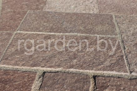 Брусчатка из плитняка Лемезит бордо пиленая для мощения