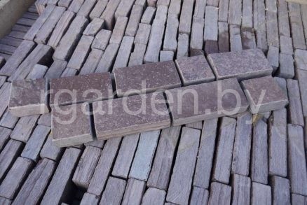Брусчатка из плитняка Лемезит бордо пиленая для мощения