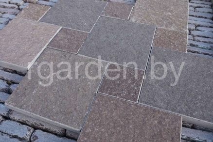Брусчатка из плитняка Лемезит бордо пиленая для мощения
