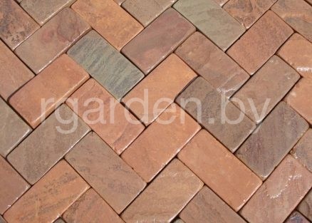 Брусчатка из песчаника Терракотово-красный галтованная (состаренная) для мощения