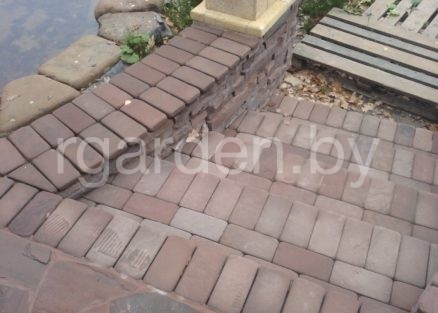 Брусчатка из песчаника Терракотово-красный галтованная (состаренная) для мощения