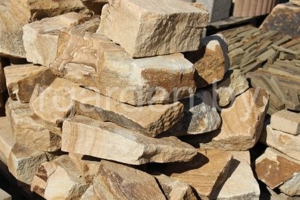 Бутовый камень Радужный