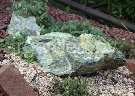 Валун Змеевик