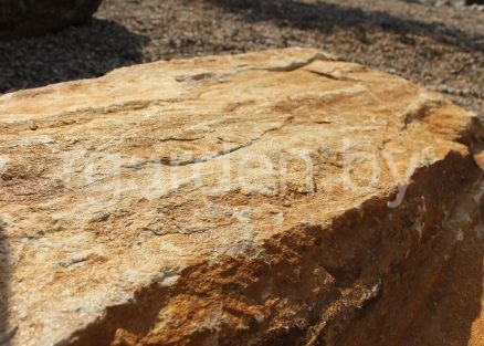 Валун Радужный