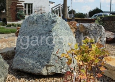 Валун Змеевик