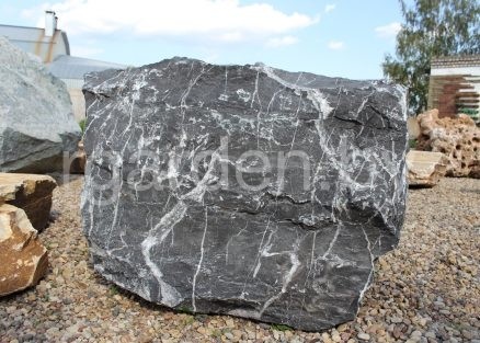 Валун Черный