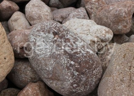 Валун Розовый кварц