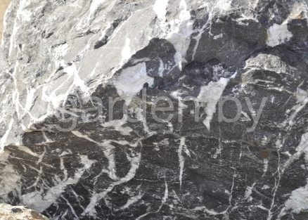 Валун Черный