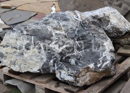 Валун Черный