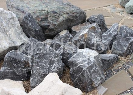 Валун Черный