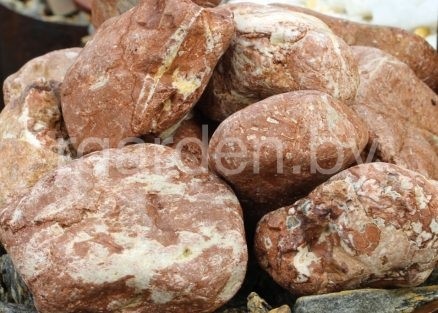 Валун Розовый кварц