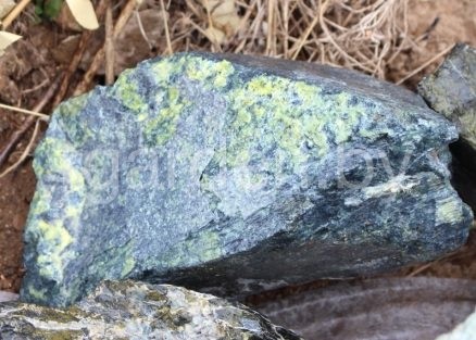 Валун Змеевик