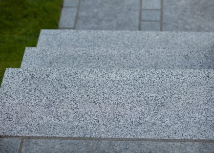 Ступени из Покостовского гранита