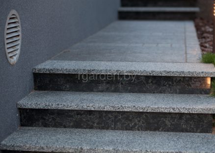 Ступени из Покостовского гранита