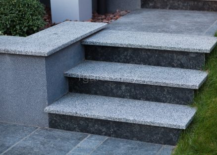 Ступени из Покостовского гранита