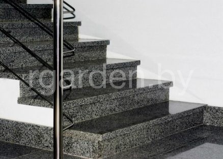 Ступени из Покостовского гранита