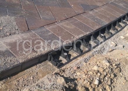 Пластиковый бордюр