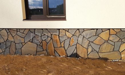 Кварцитопесчаник Графитовый для облицовки