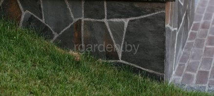 Кварцитопесчаник Графитовый для облицовки