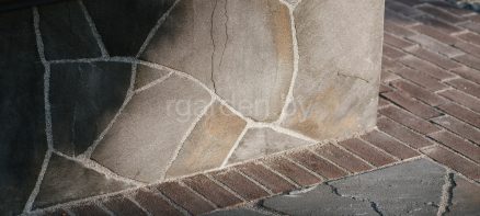 Кварцитопесчаник Графитовый для облицовки