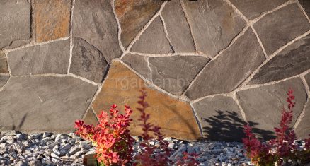 Кварцитопесчаник Графитовый для облицовки