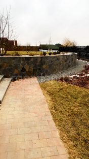 Кварцитопесчаник Графитовый для облицовки