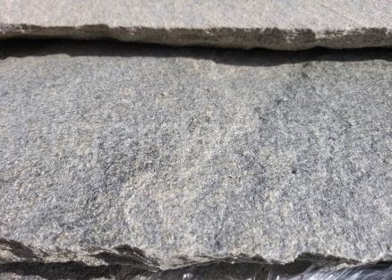 Плиты из кварцита Кавалас с колотым краем