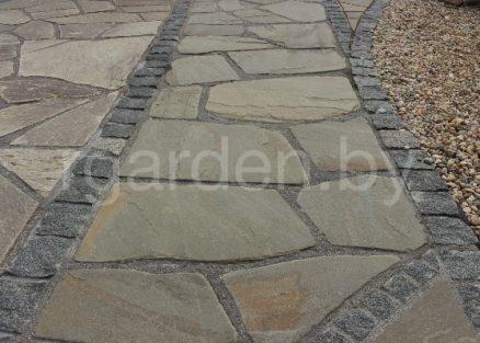 Песчаник серо-зеленый галтованный для мощения