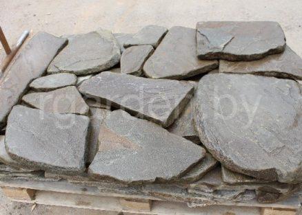 Песчаник серо-зеленый галтованный для мощения