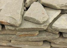 Песчаник серо-зеленый для мощения галтованный