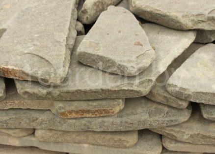 Песчаник серо-зеленый для мощения галтованный